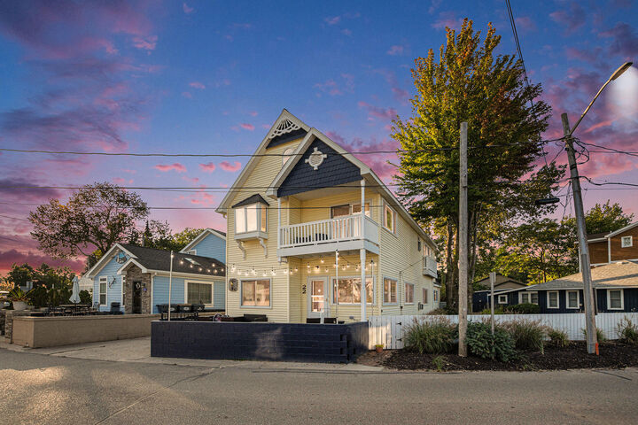 Property Photo:  22 Grand Boulevard  MI 49090 