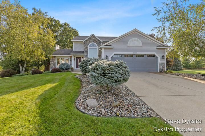 2264 Grand Valley Drive NE  Ada MI 49301 photo