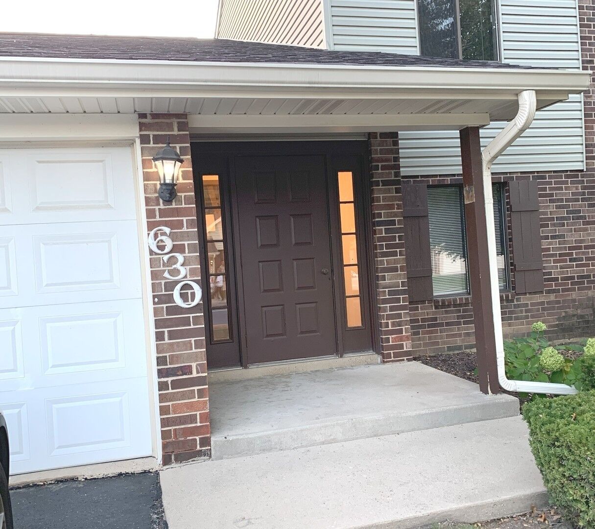 Property Photo:  630 Cross Creek Drive Bb2  IL 60172 