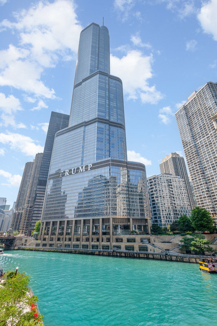 Property Photo: 401 N Wabash Avenue 2732 IL 60611