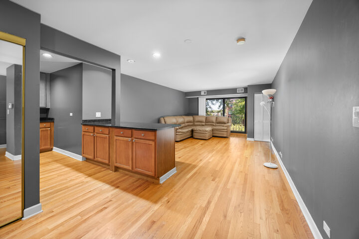 Property Photo:  5400 Astor Lane 306  IL 60008 