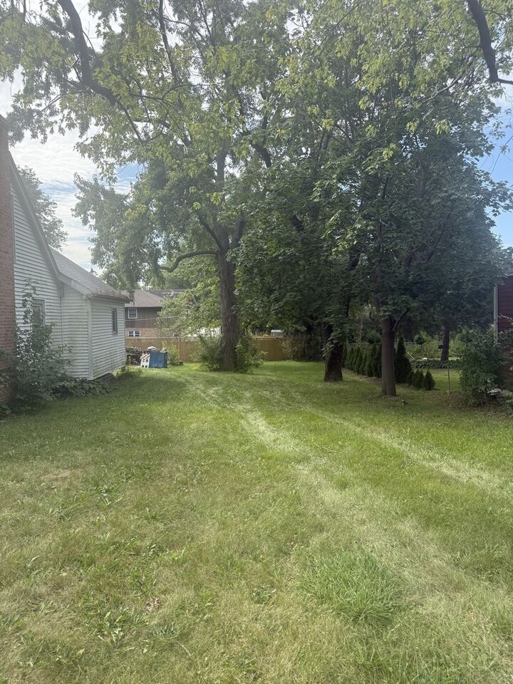 Property Photo: 318 E Liberty Street IL 60084
