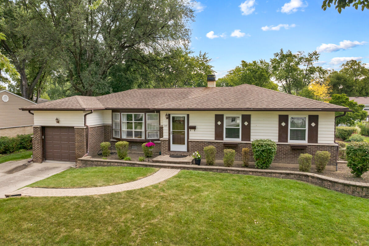 Property Photo: 243 N Richards Drive IL 60074