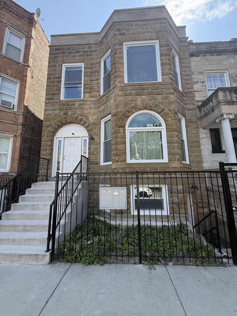 Property Photo:  2933 W Lexington Street 2  IL 60612 