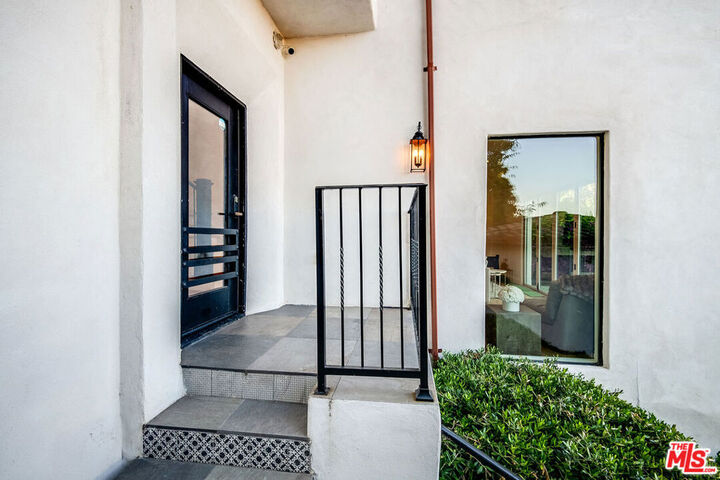 Property Photo:  8417 Harold Way  CA 90069 