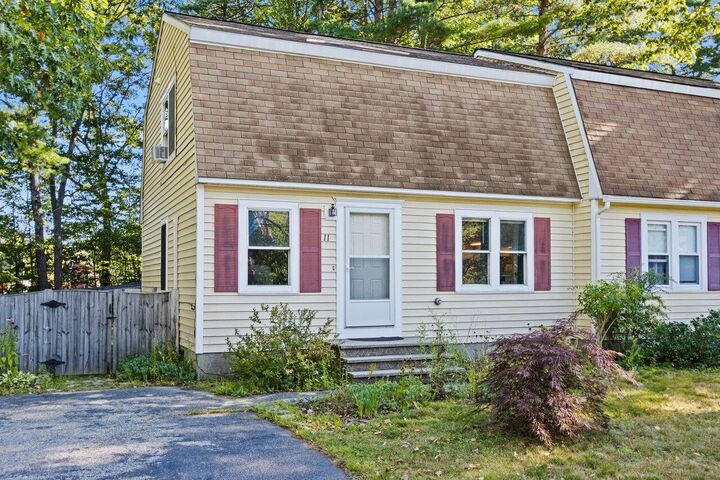11 Applewood Drive  Saco ME 04072 photo