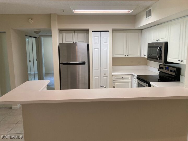 Property Photo:  1210 Wildwood Lakes Boulevard 202  FL 34104 