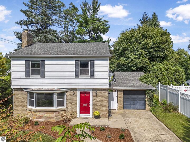 628 Sixth Street  Traverse City MI 49684 photo