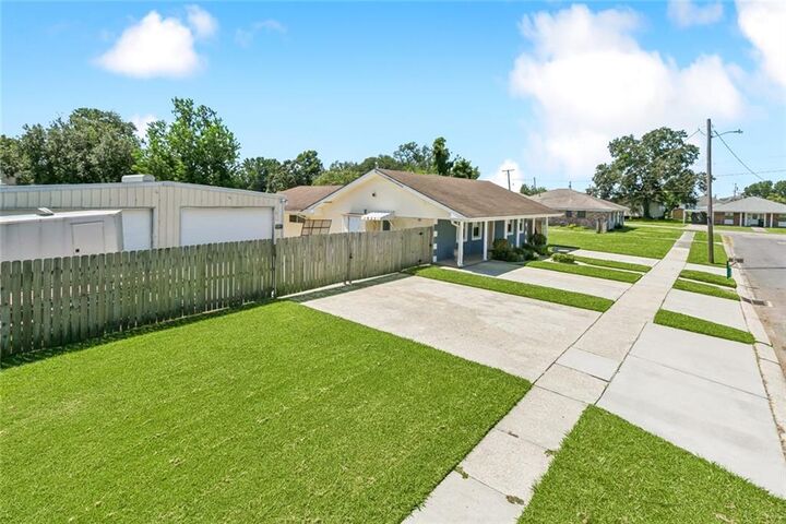 Property Photo:  708 W Solidell Street  LA 70043 