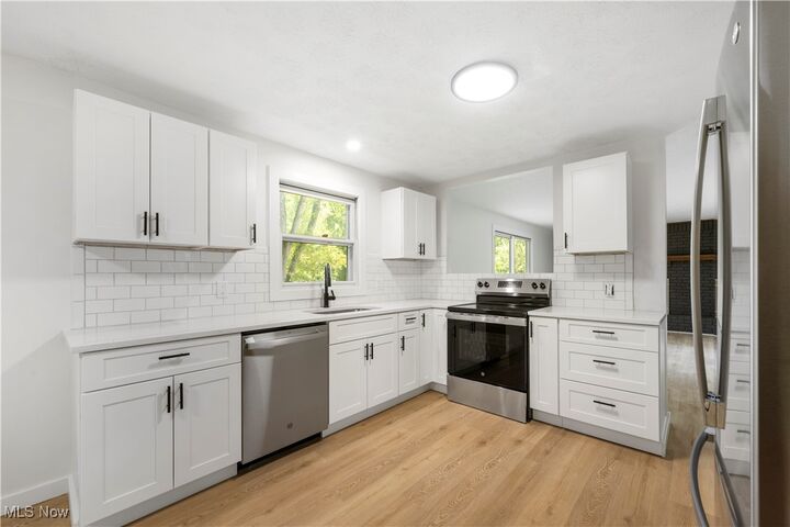 Property Photo:  1009 Oak Tree Road  OH 44320 