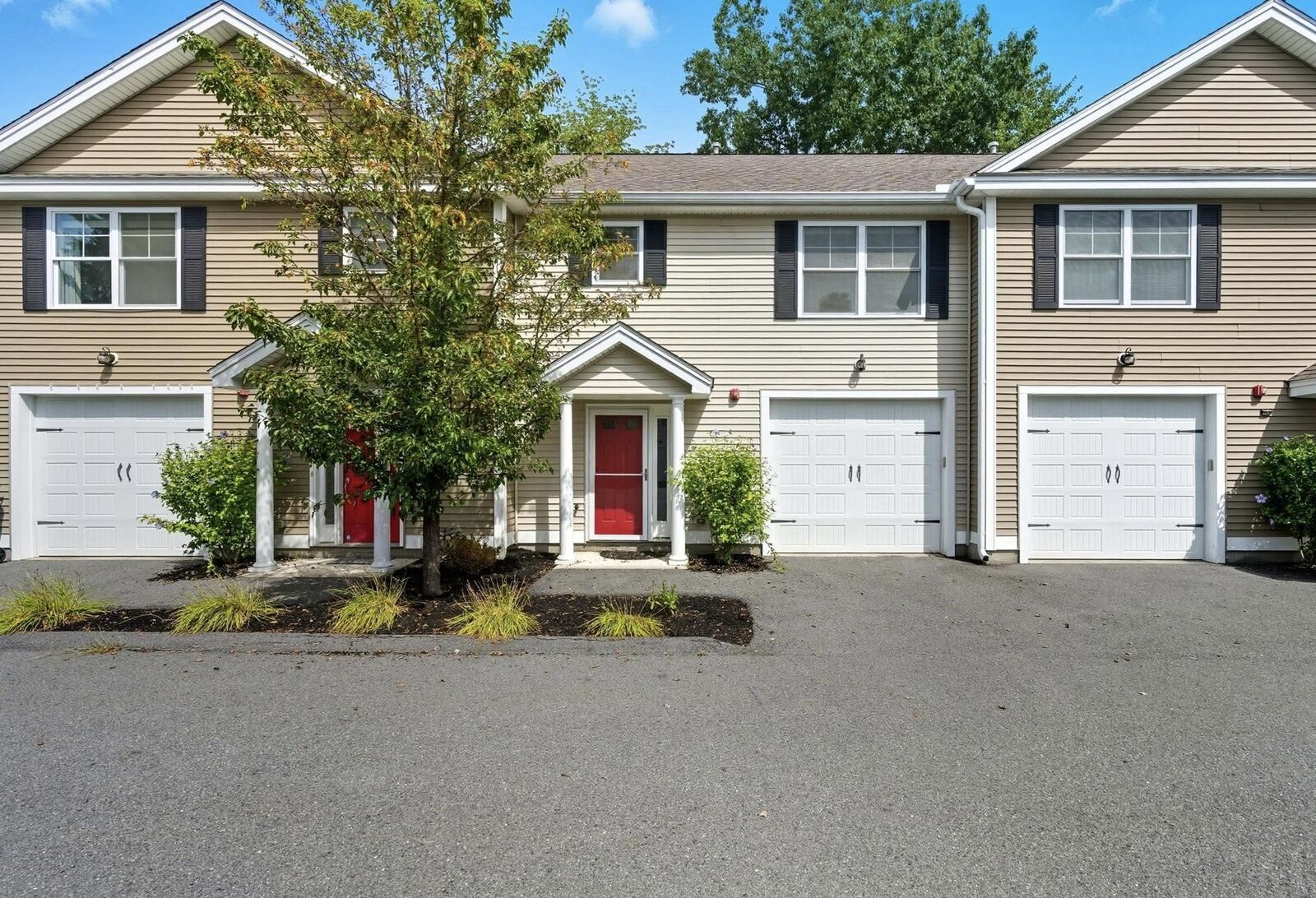 Property Photo:  75 Deerwood Drive  NH 03063 