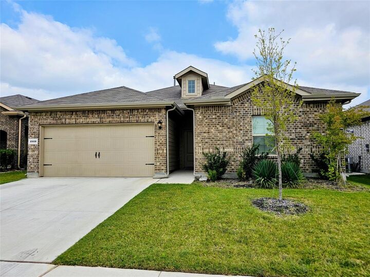 Property Photo: 8908 Boulder Oak Boulevard TX 76131