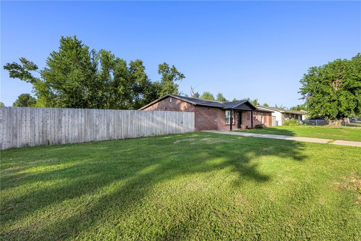 Property Photo:  1413 W Bishop Drive  AR 72756 