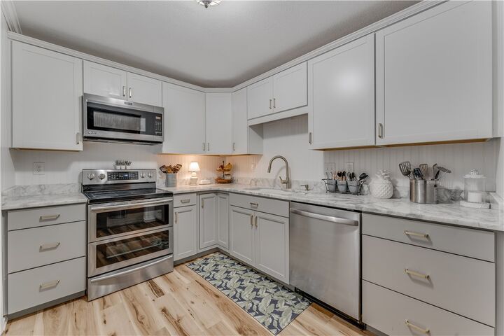 Property Photo:  4 Wareham Lane  AR 72714 