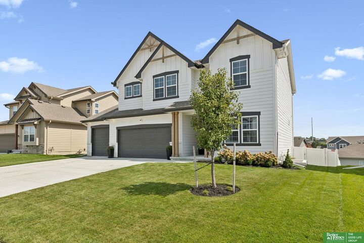 Property Photo:  9561 S 184th Avenue  NE 68136 