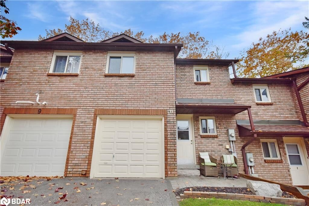Property Photo:  11 Pheasant Trail  ON L4N 6W4 