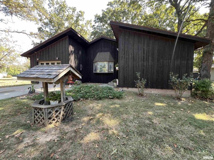Property Photo: 420 N 9th Street IL 62812