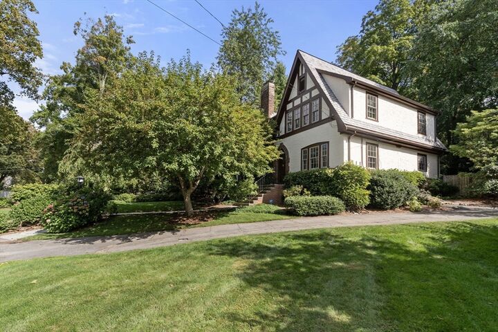 4 Hosmer Cir  Newton MA 02465 photo