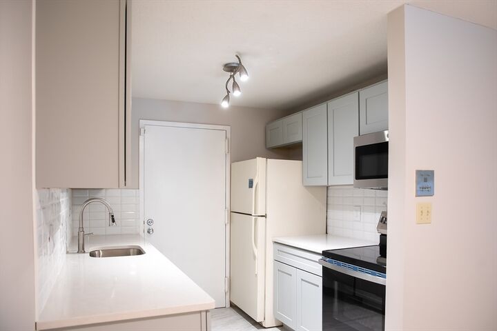 Property Photo: 4 Village Hill Ln 16 MA 01760