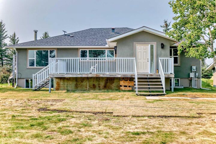 Photo de la propriété: 270139 Inverlake Road AB T2B 2G7