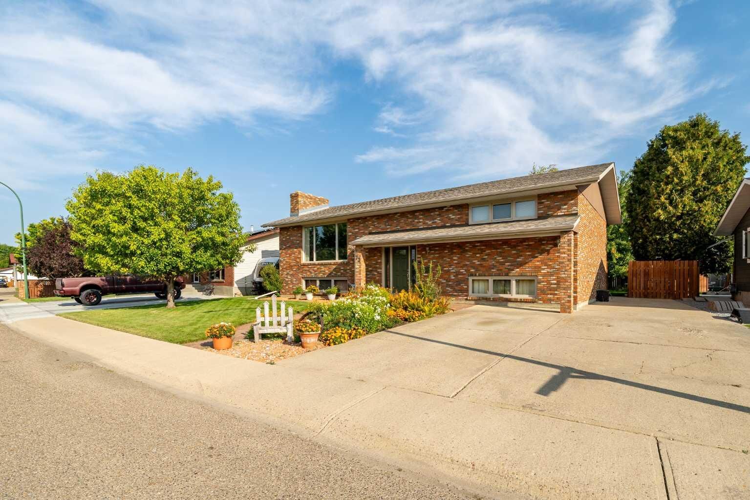 Photo de la propriété:  72 Rossmere Way SE  AB T1B 2M8 