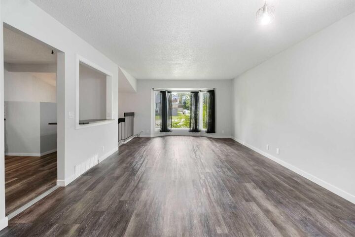 Property Photo:  200 Macewan Glen Drive NW  AB T3K 2G4 