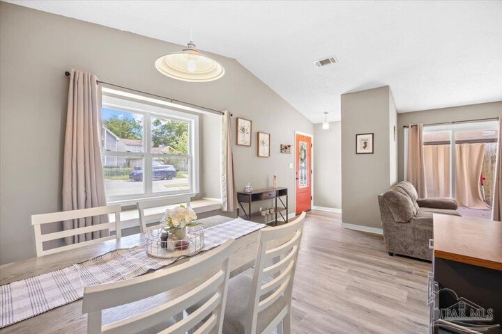 Property Photo: 3011 Cedarwood Village Ln FL 32514