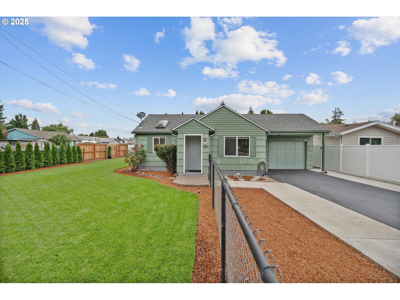 Property Photo: 3103 Tess Ave OR 97301