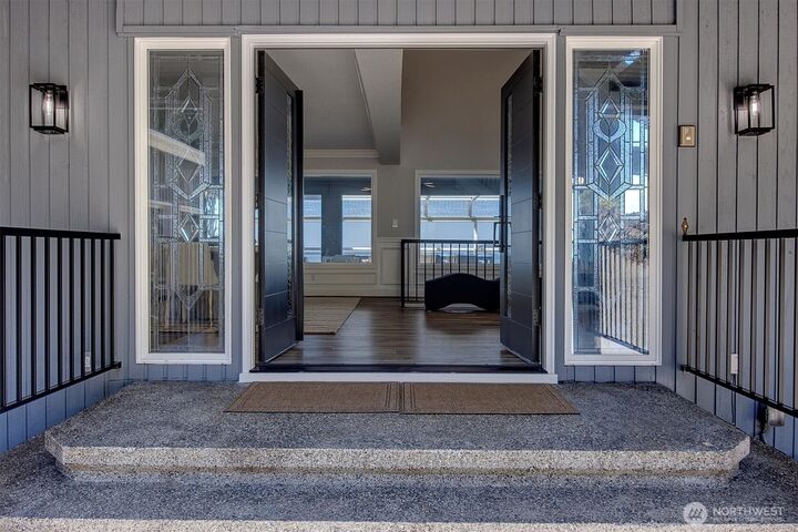 Property Photo:  8001  Talbot Road  WA 98026 