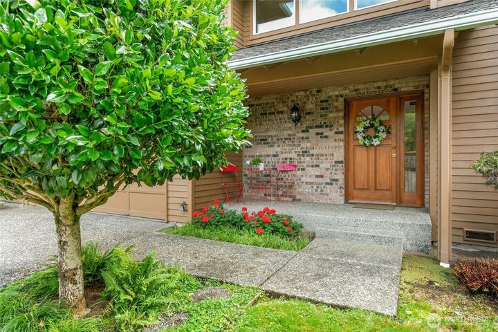 Property Photo:  6218  113th Place SE  WA 98006 