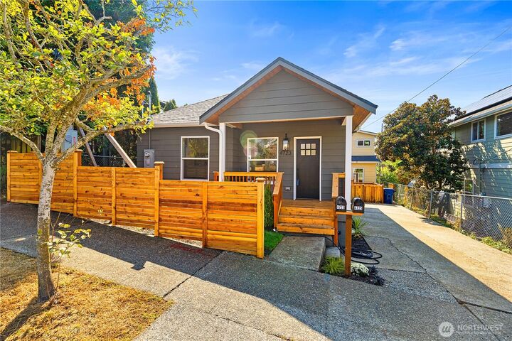 4723 S Findlay Street  Seattle WA 98118 photo