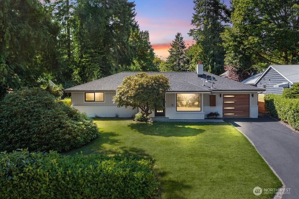 Property Photo:  18733  50th Avenue NE  WA 98155 