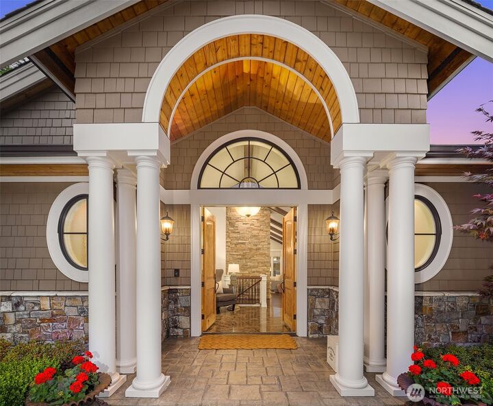 Property Photo:  67  Cascade Key  WA 98006 
