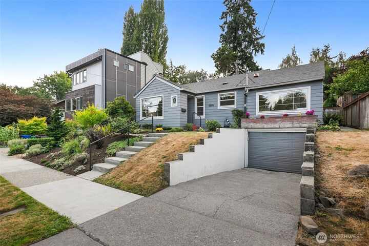 Property Photo: 5549 39th Avenue NE WA 98105