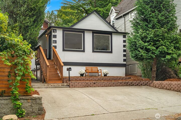 Property Photo: 418 22nd Avenue WA 98122