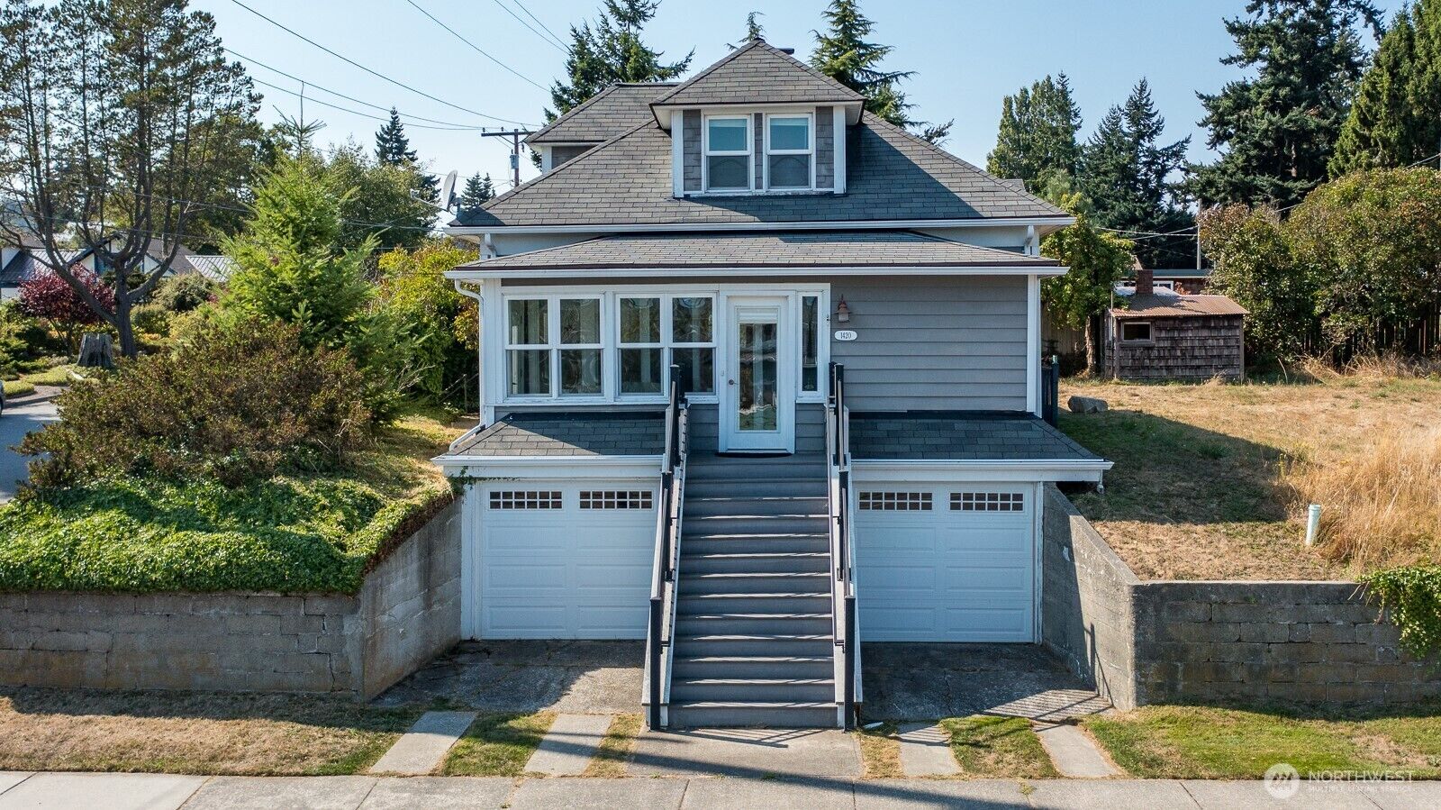 Property Photo:  1420  M Avenue  WA 98221 