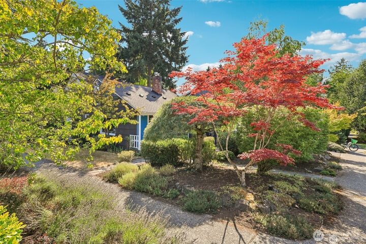 Property Photo: 4055 NE 57th Street WA 98105