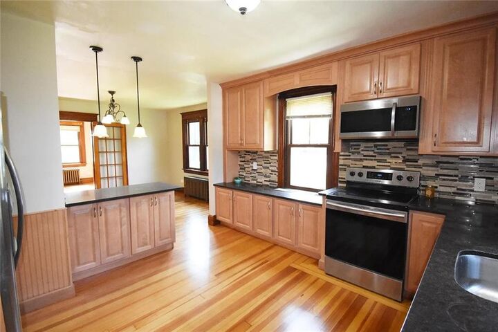 134 East Main Road  Portsmouth RI 02871 photo