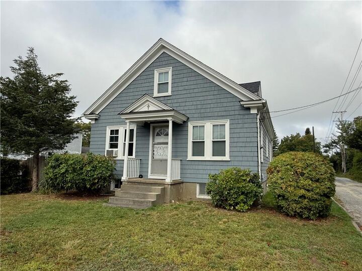 134 East Main Road  Portsmouth RI 02871 photo