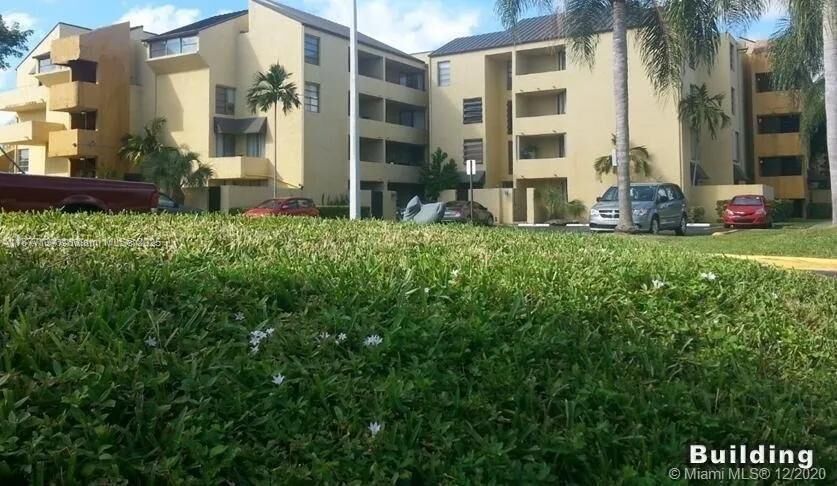 Property Photo:  10500 SW 108th Ave B414  FL 33176 