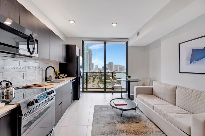 Property Photo:  398 NE 5th St 1407  FL 33132 