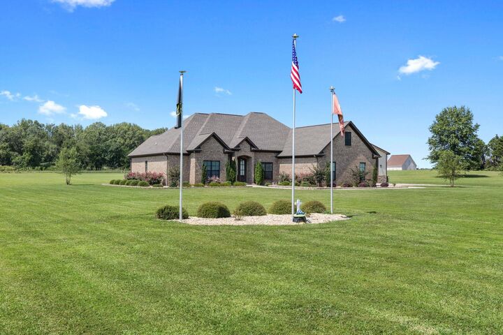 Property Photo:  839 Rachel Ln  AL 35661 - MUSCLE S 