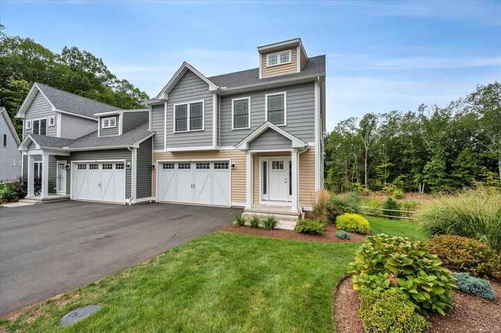 Property Photo:  40 Newbury Court 40  CT 06473 