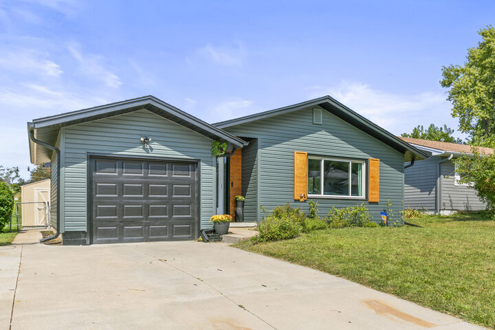 Property Photo:  10634 Parker  Street  NE 68114 