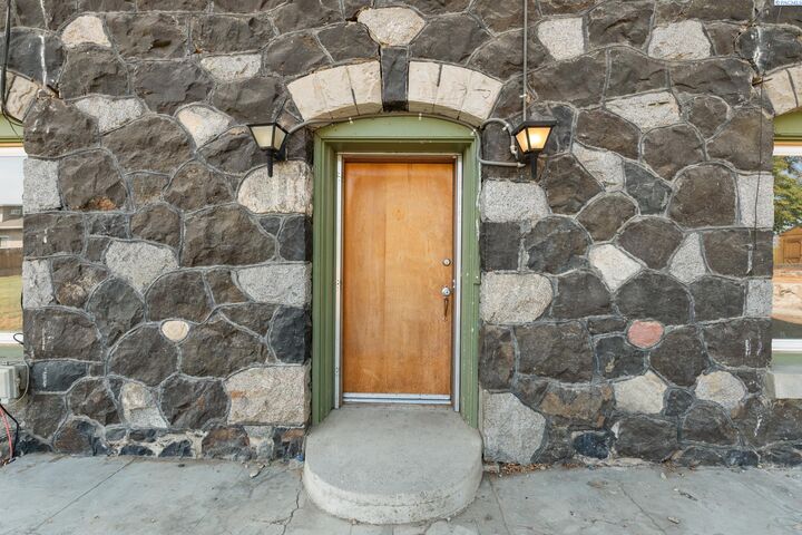 Property Photo:  330 Walnut Lane  WA 98930-9226 
