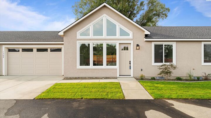 Property Photo: 1304 Rd 42 WA 99301