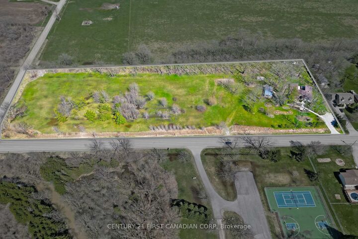 Photo de la propriété:  23992 Denfield Road  ON N0M 1P0 