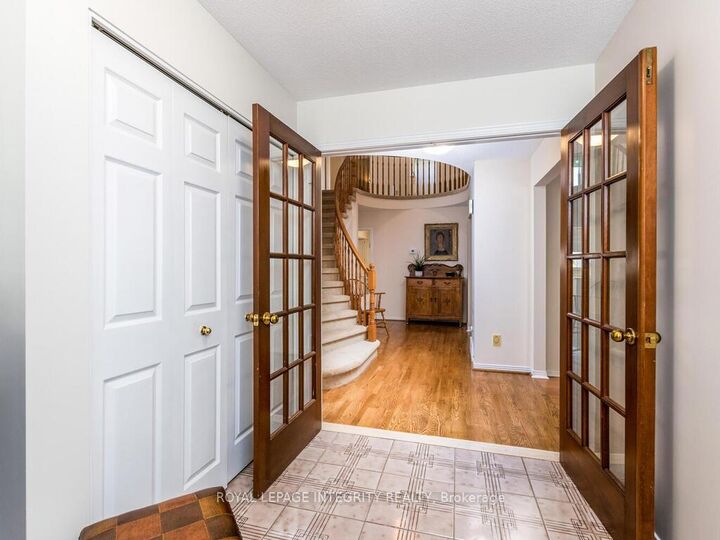 Property Photo: 17 Arbuckle Crescent ON K2G 5H1