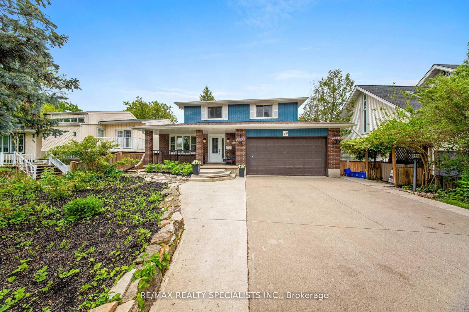Property Photo:  99 Pinnacle Drive  ON N2P 1B8 