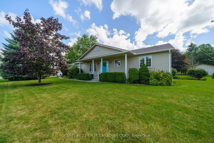 Property Photo:  300 Station St Street  ON N0M 2K0 